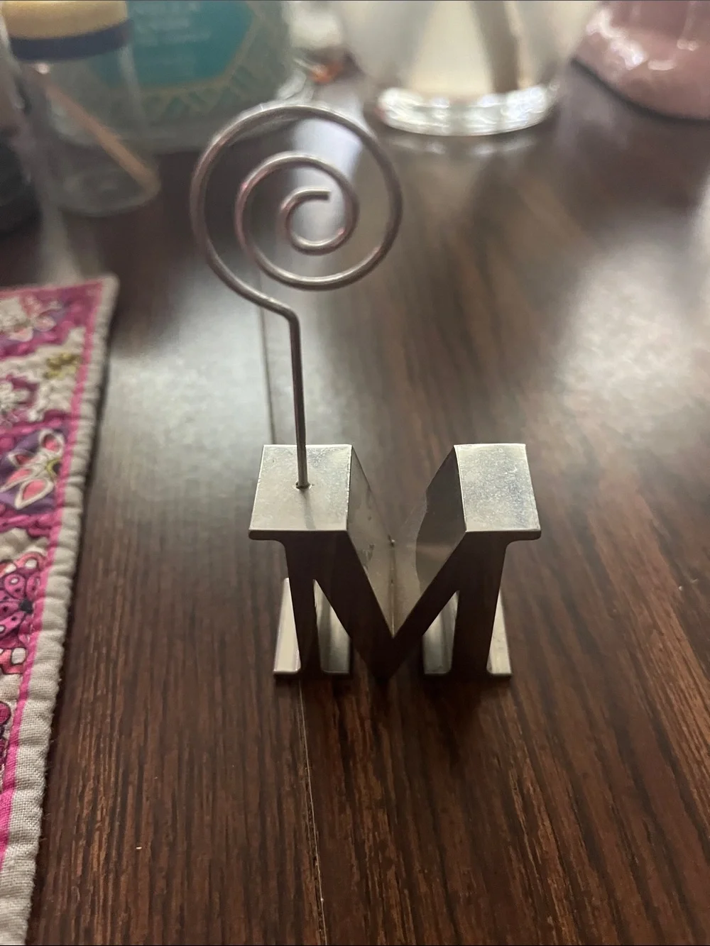 Metal 'M' Memo/Photo Holder in Silver slightly used